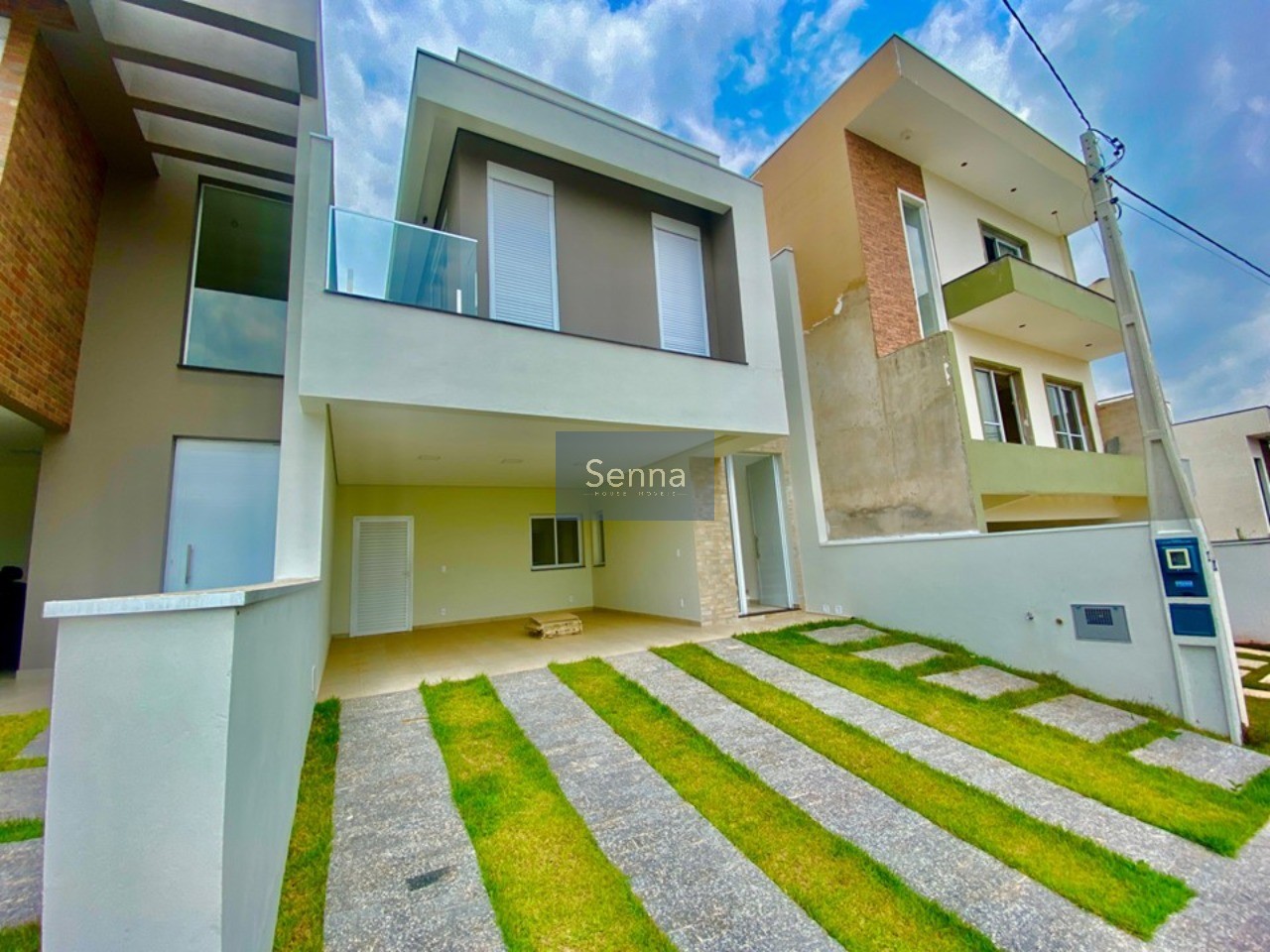 Imperdível: Casa à venda em Jundiaí-SP, Jardim Celeste, 3 quartos, 1 suíte, 2 salas, 3 banheiros, 4 vagas, 155m².