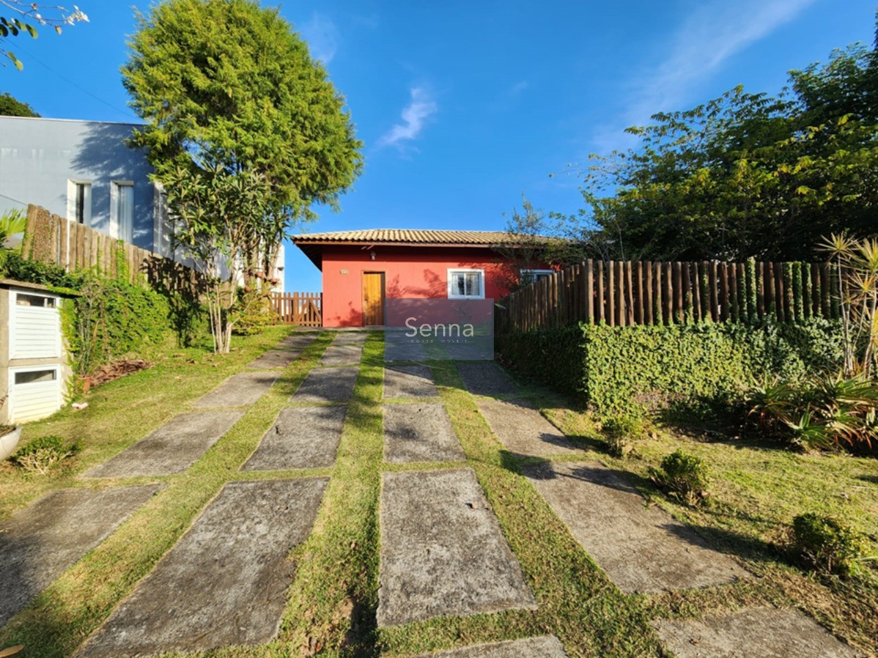 Casa à venda em Jundiaí-SP, bairro Loteamento Capital Ville: 3 quartos, 3 suítes, 2 salas, 4 vagas, 255m². Confira já!