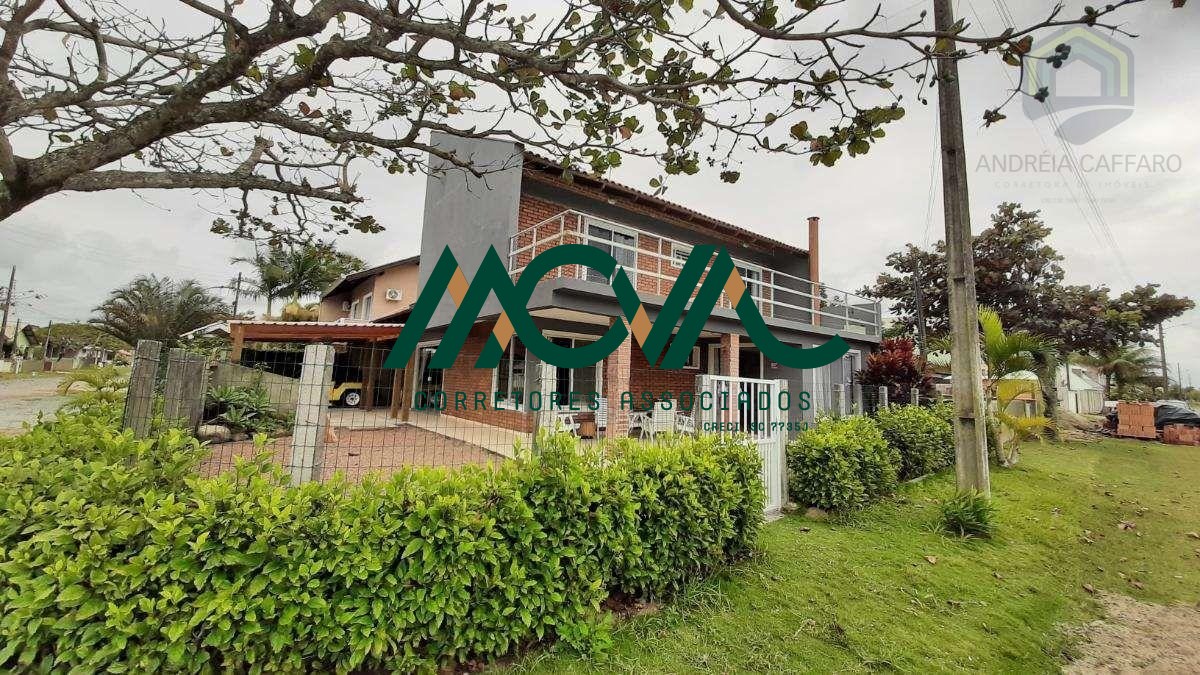 Sobrado Beira Mar em Itapoá com 4 quartos