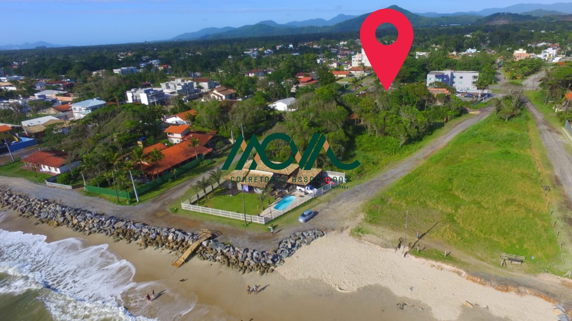 Três terrenos juntos, quadra mar e com duas frentes em Itapoá