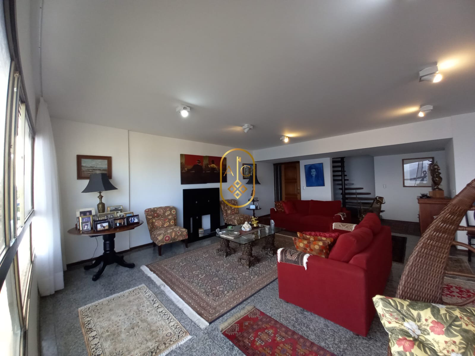 Cobertura duplex, 4 quartos, 3 suítes, 4 vagas, piscina privativa, Rio Vermelho
