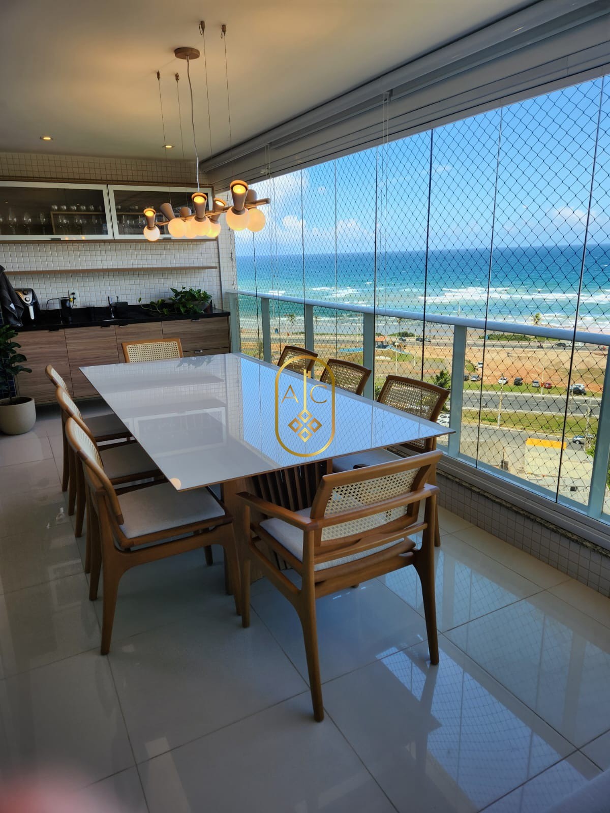 Apartamento pronto para morar, 3 quartos sendo 2 suítes com closet, 2 vagas, Infraestrutura completa de lazer e segurança em Pituaçu.