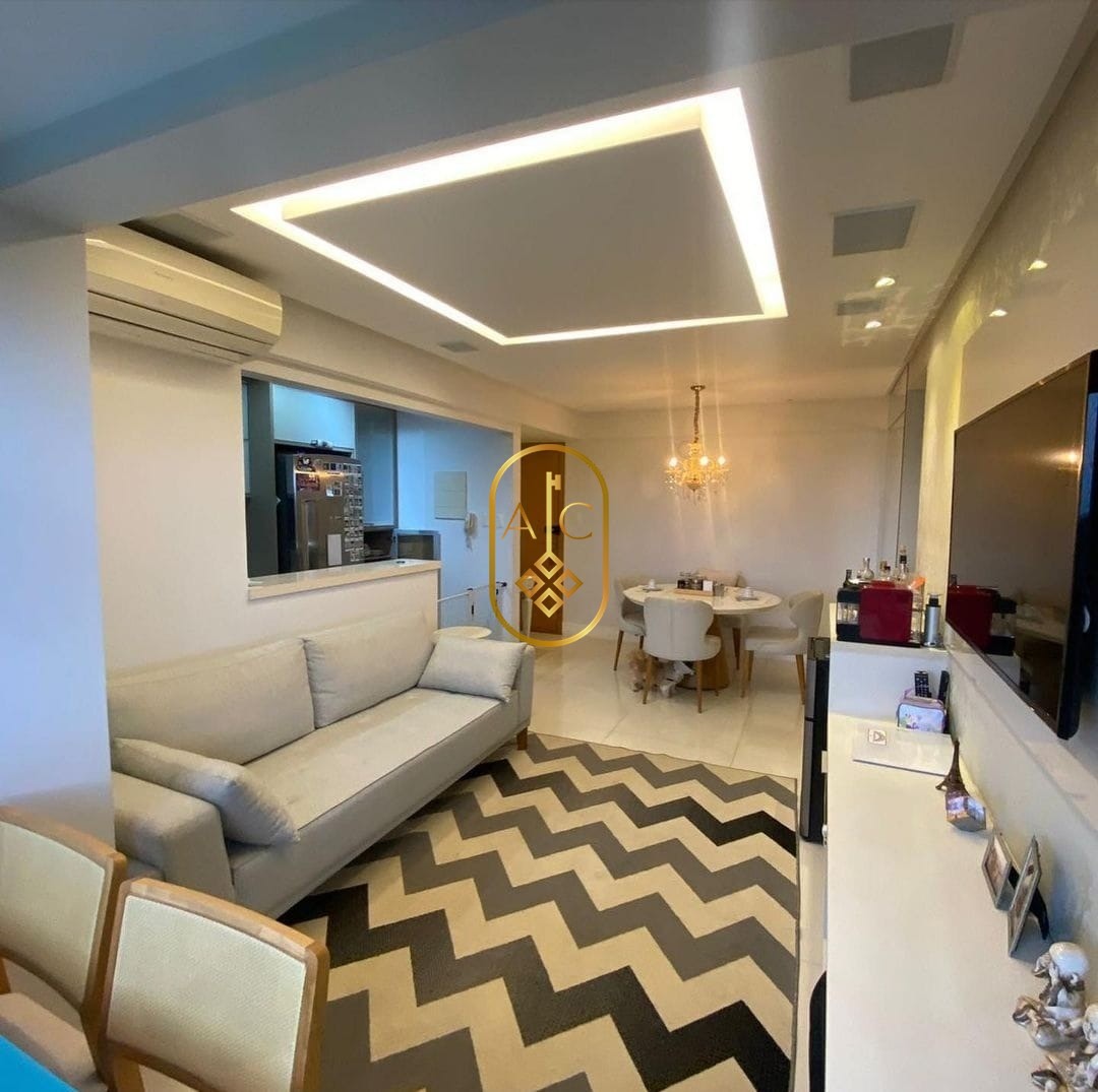 Apartamento em Armação, 2 quartos sendo 1 suíte, dependência completa, 2 vagas na garagem.