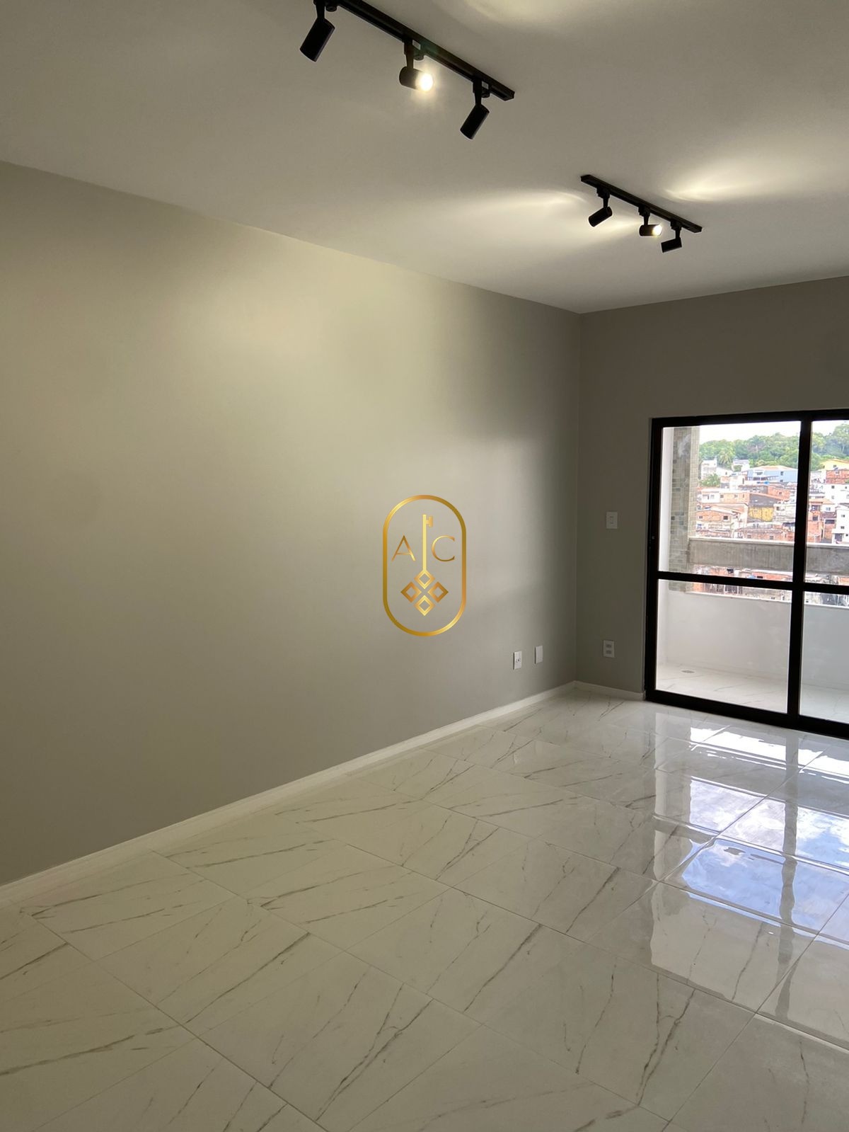 Apartamento no Candeal, 3 quartos sendo 1 suíte com closet, 2 vagas.