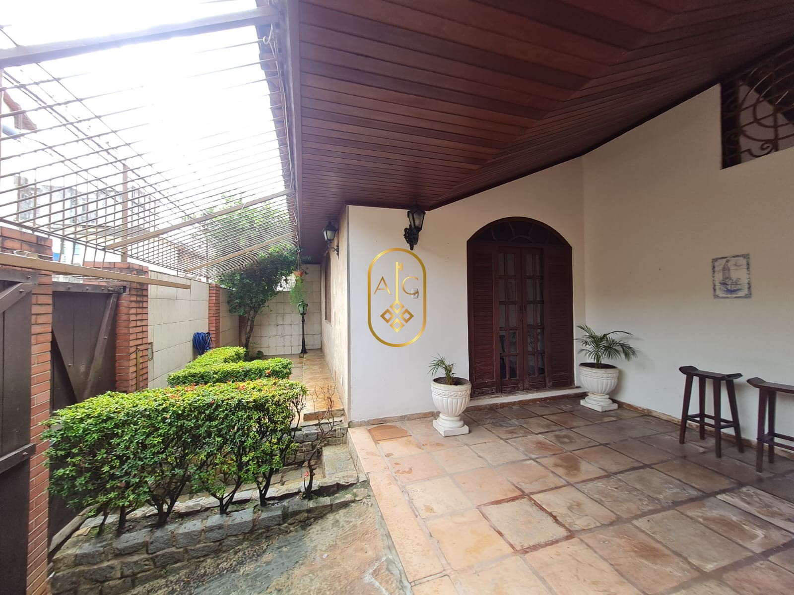 Casa a venda no Canela, 4 quartos, 3 suítes, Piscina, 1 vaga, Oportunidade!