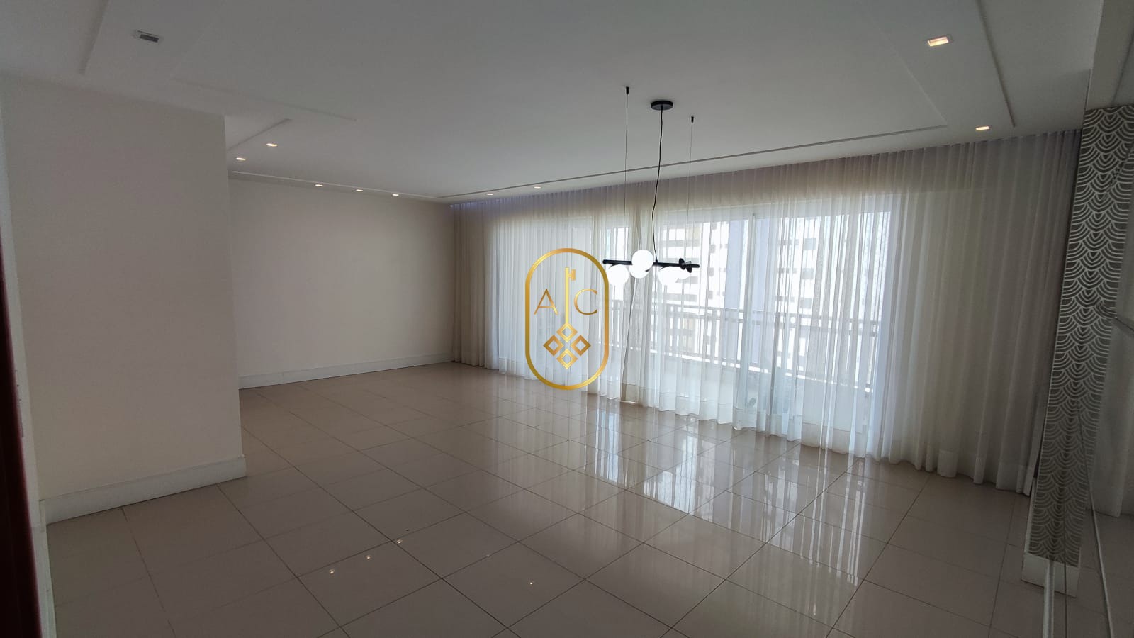 Apartamento na Pituba, 4 quartos sendo 2 suites, dois quartos suite canadense, 2 vagas na garagem.