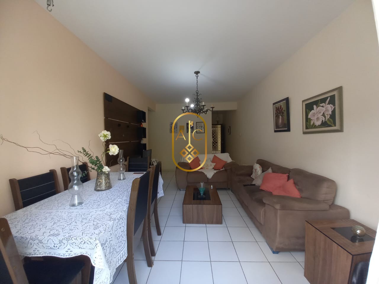 Apartamento 120 m² com 3 quartos sendo 1 suíte, dependências completas, Rio Vermelho
