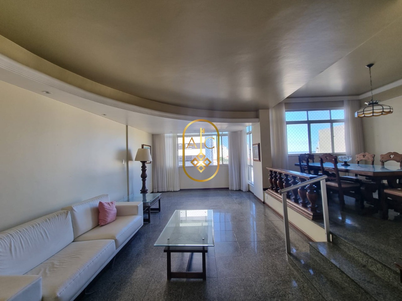 Apartamento nascente, 230 m², 4 quartos sendo 1 suíte, lavabo, gabinete, 2 vagas, Pituba