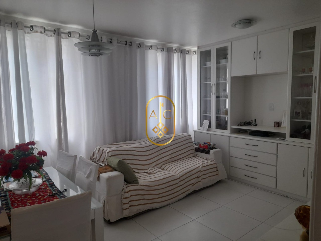 Apartamento no térreo, 2 quartos revertido para 3, armários planejados, 1 vaga Pituba