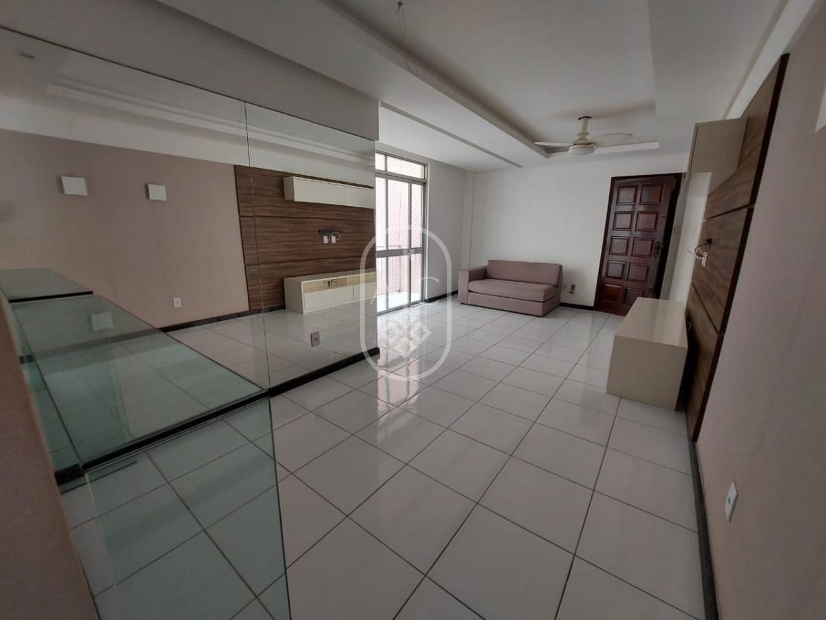 Apartamento amplo, nascente, 4 quartos sendo 2 suítes, 2 vagas, Pituba