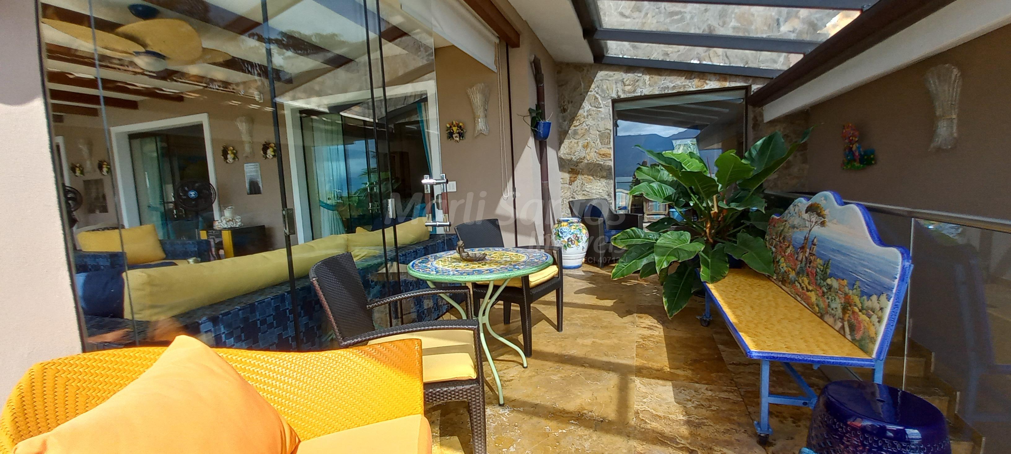 Belissima mansão luxuosa em ilhabela altíssimo padrão com vista panorãmica para o mar 180 graus.