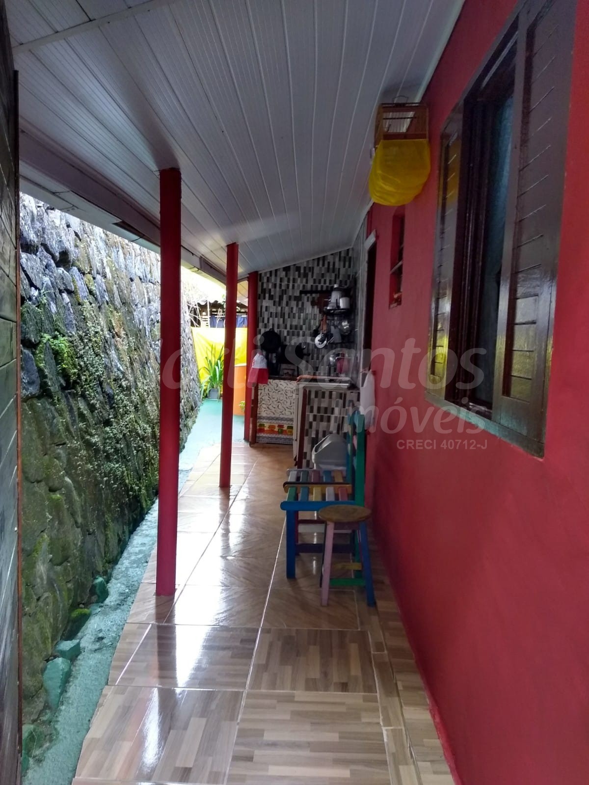 Casa (sobrado) à venda com 2 chalés na barra velha em ilhabela-sp.