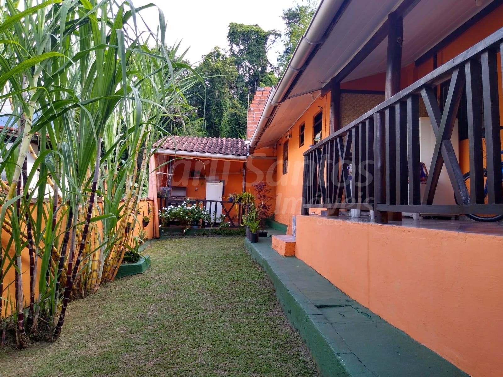 Casa (sobrado) à venda com 2 chalés na barra velha em ilhabe