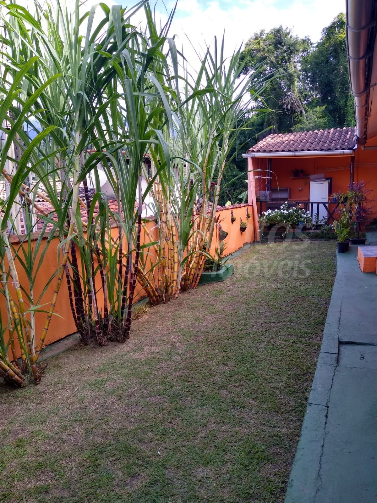 Casa (sobrado) à venda com 2 chalés na barra velha em ilhabe