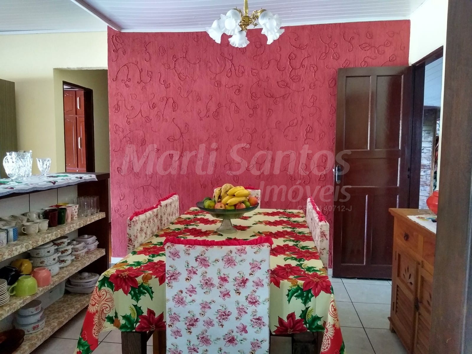 Casa (sobrado) à venda com 2 chalés na barra velha em ilhabela-sp.