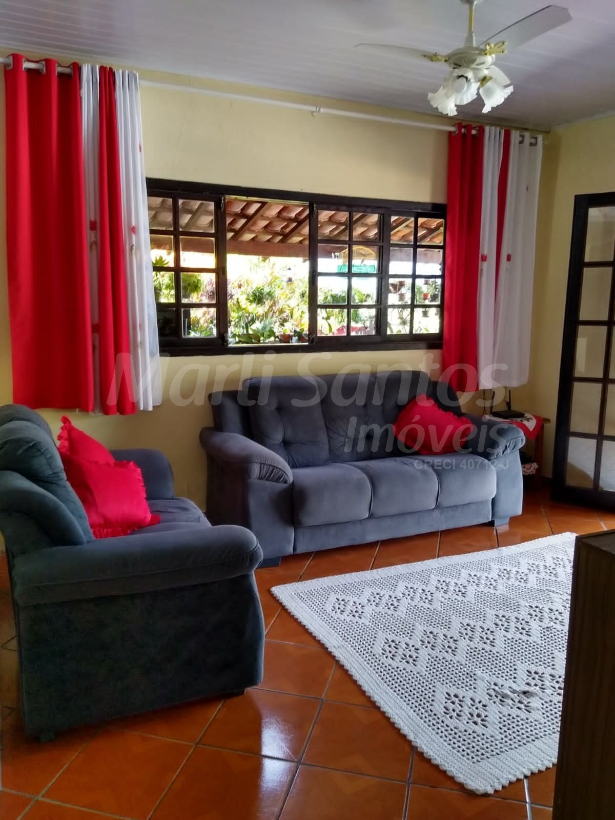 Casa (sobrado) à venda com 2 chalés na barra velha em ilhabela-sp.