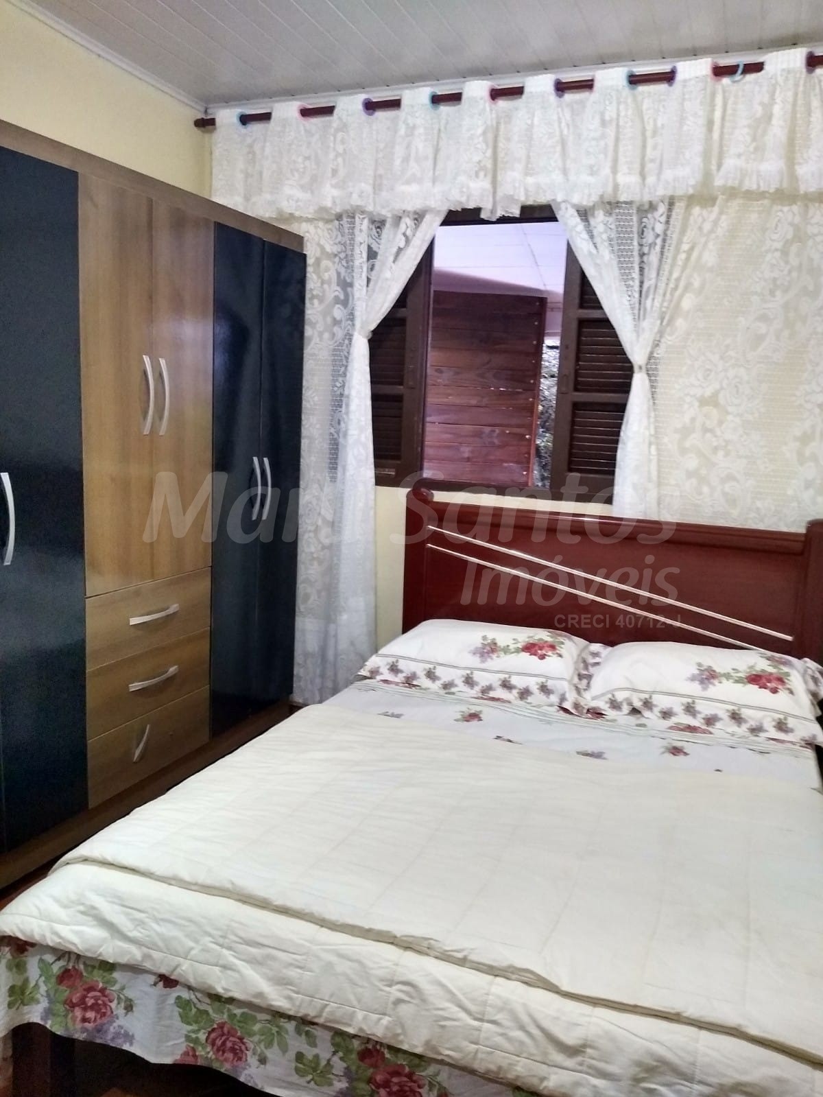 Casa (sobrado) à venda com 2 chalés na barra velha em ilhabela-sp.