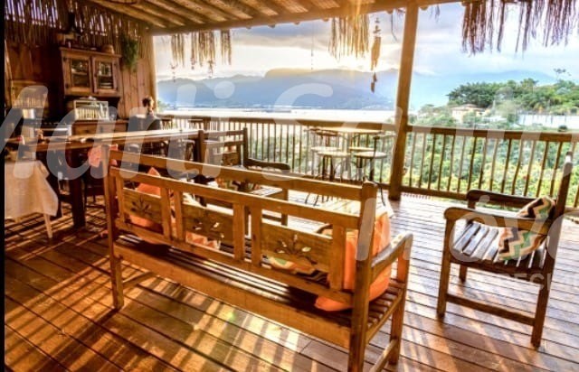 Excelente oportunidade para locação, imóvel com linda vista para o mar no perequê em ilhabela