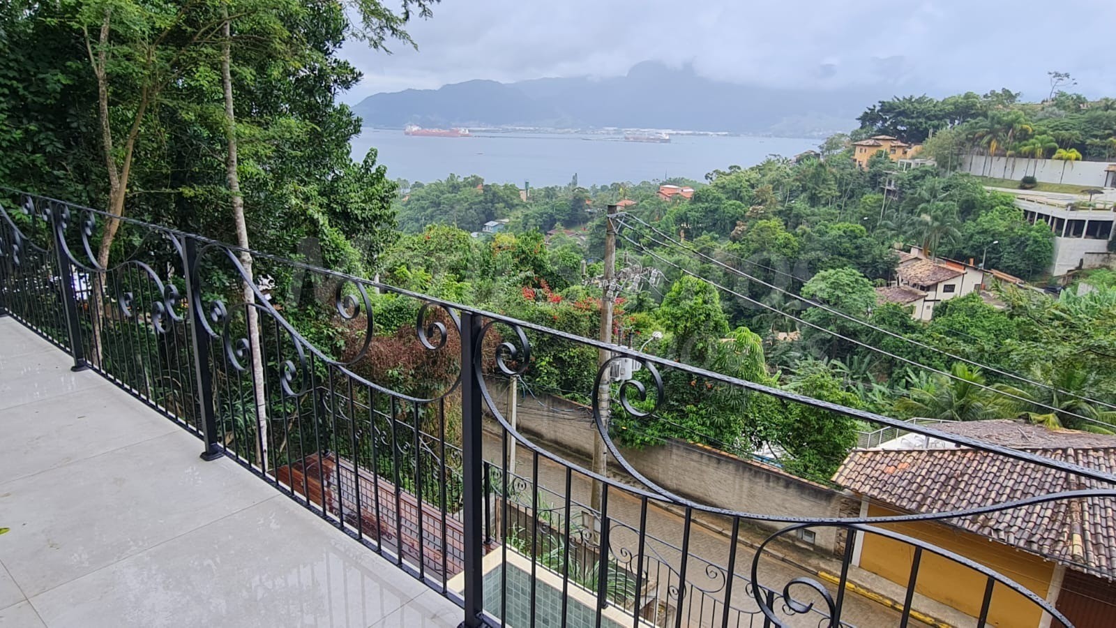 Lindo sobrado com vista para o mar e piscina no perequê em i