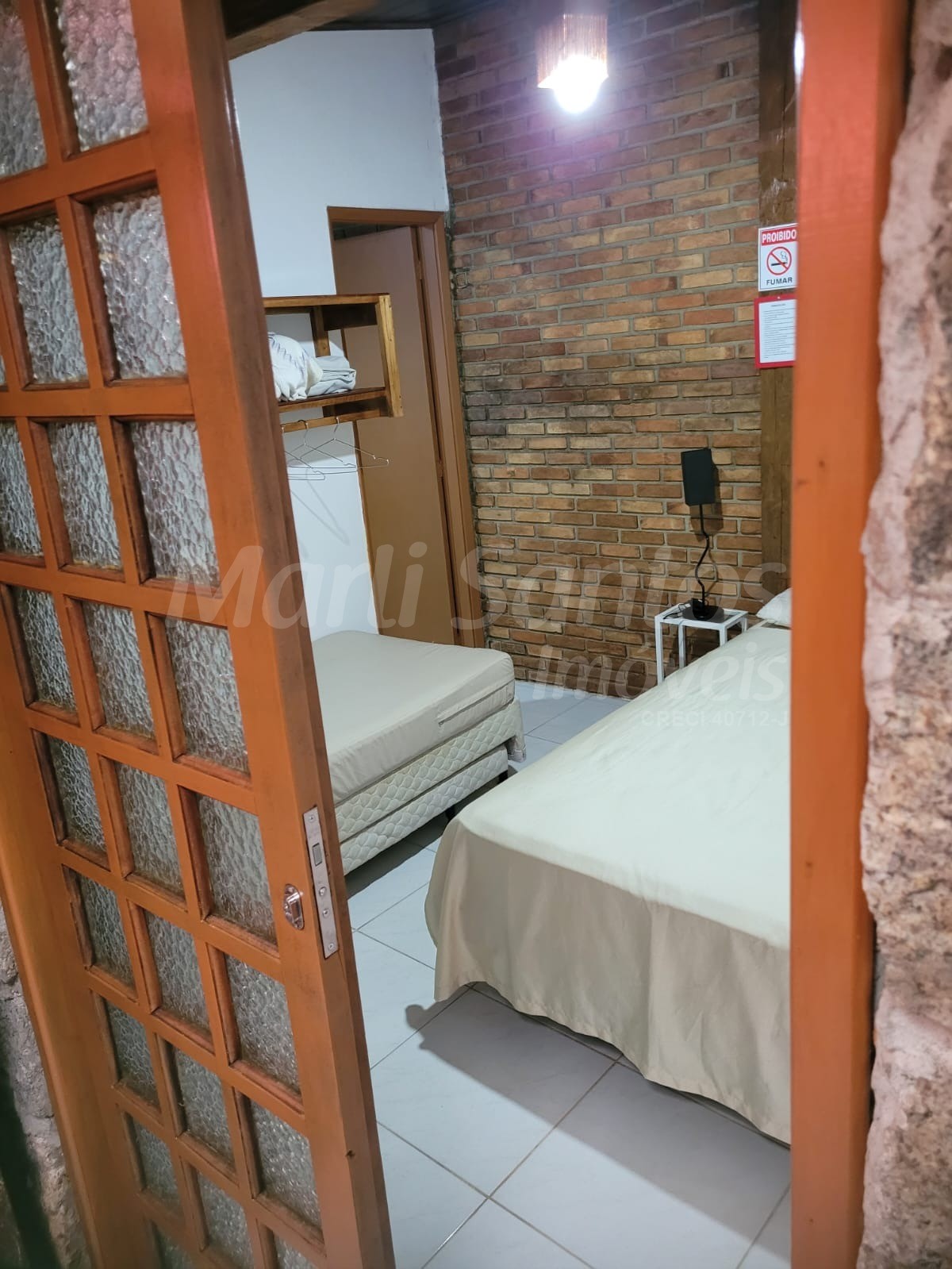 Casa à venda em residencial tranquilo; chalé com entrada independente em ilhabela-sp.