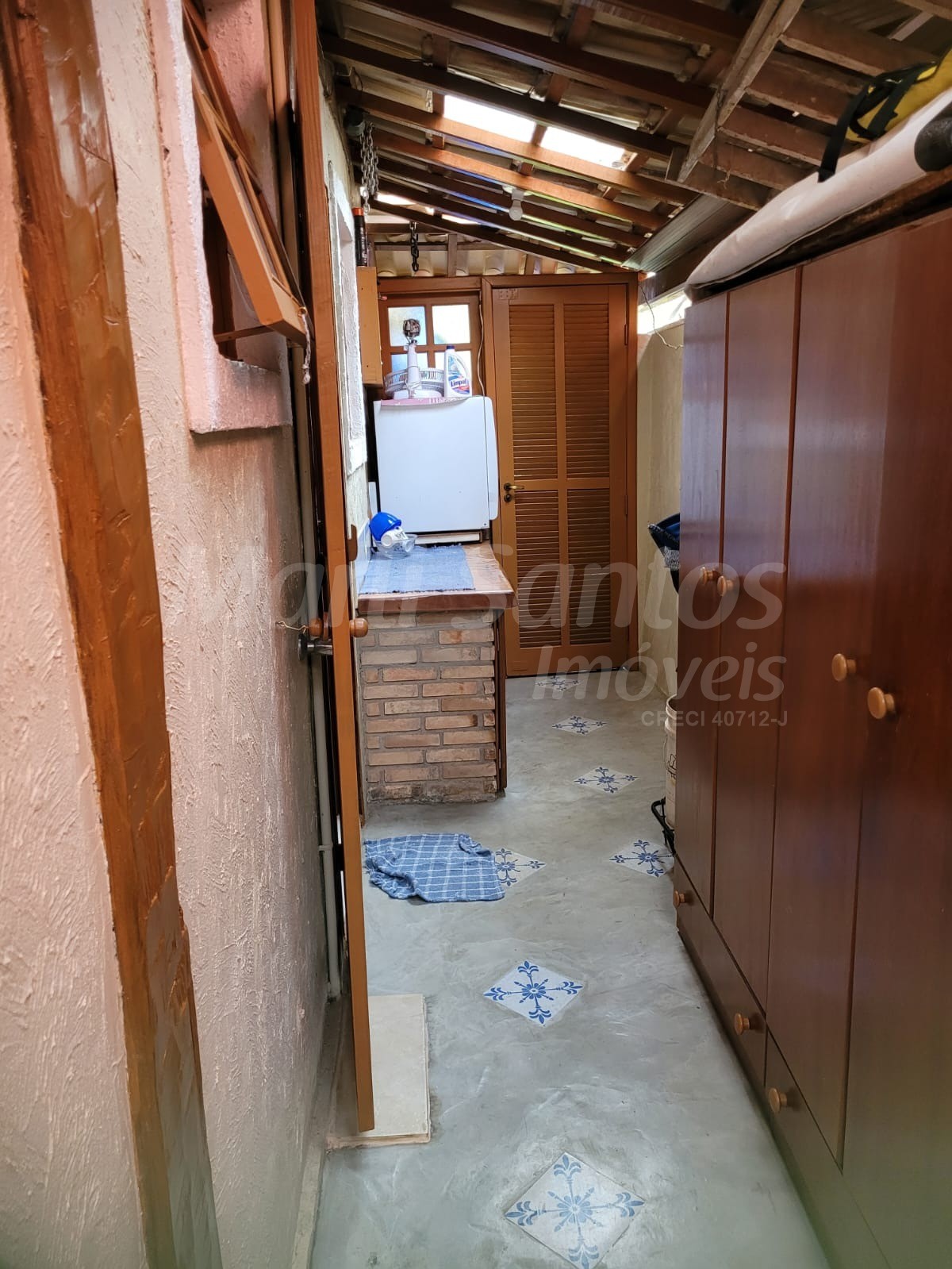 Casa à venda em residencial tranquilo; chalé com entrada independente em ilhabela-sp.