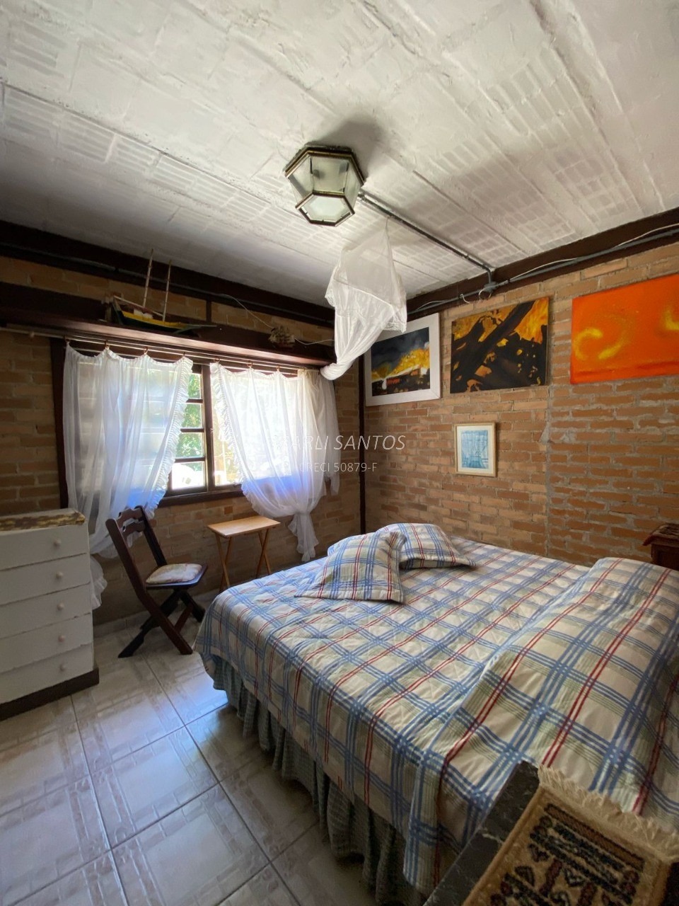 Casa aconchegante à venda, local tranquilo dentro da mata, c