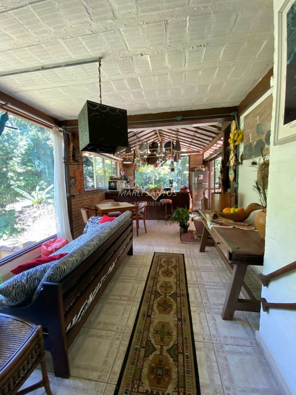 Casa aconchegante à venda, local tranquilo dentro da mata, c