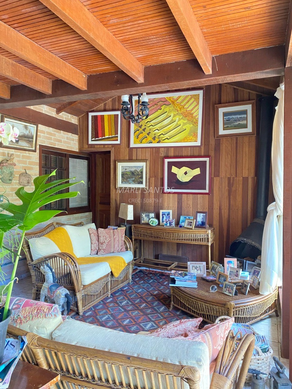 Casa aconchegante à venda, local tranquilo dentro da mata, c