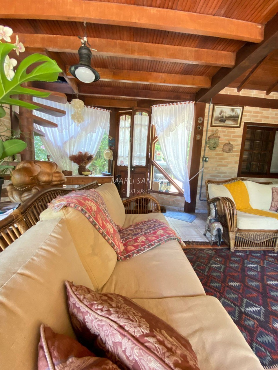 Casa aconchegante à venda, local tranquilo dentro da mata, c