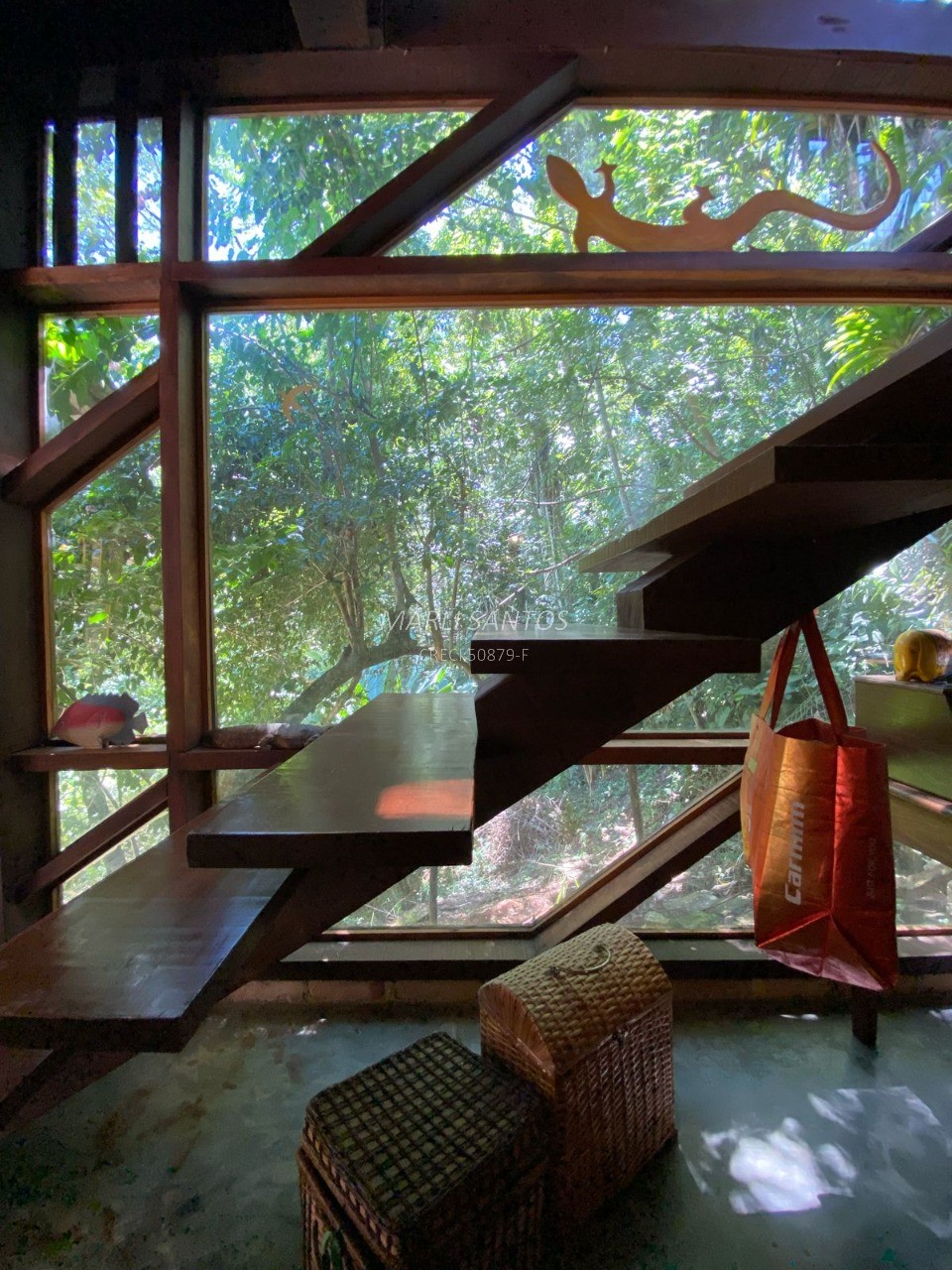 Casa aconchegante à venda, local tranquilo dentro da mata, c