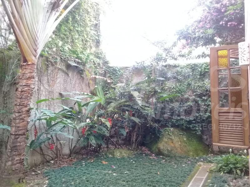 CASA/SOBRADO À VENDA, CONDOMÍNIO; 4 dormitórios com ar (sendo 1 suíte com closet),