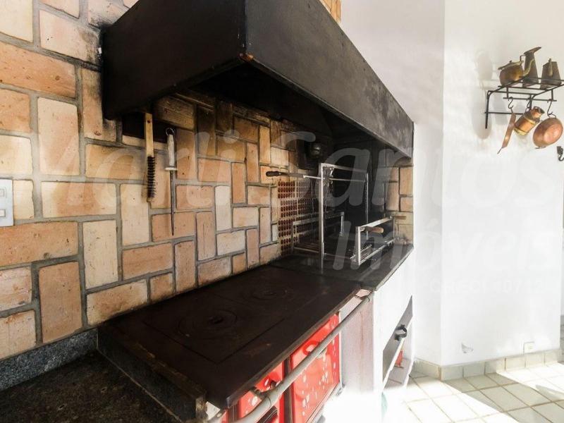 Vende-se casa; 5 dormitórios (5 suítes); piscina; forno de p