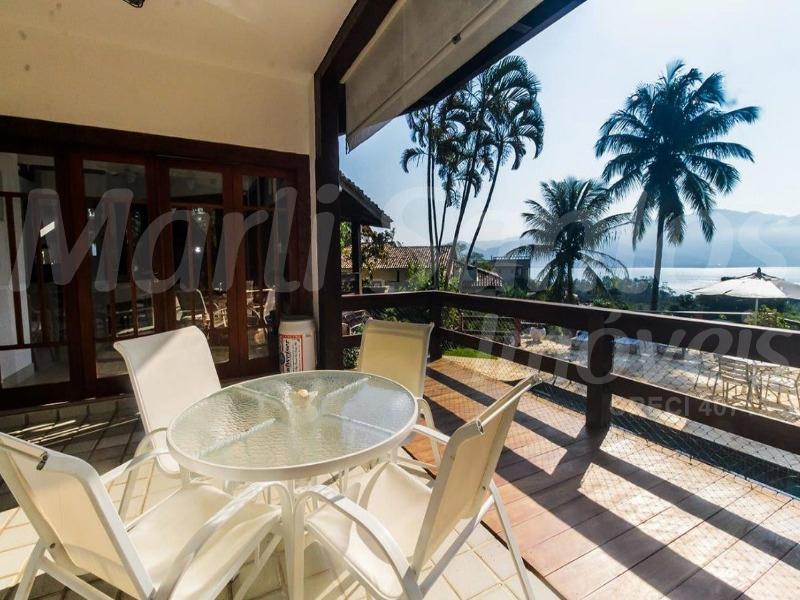 Vende-se casa; 5 dormitórios (5 suítes); piscina; forno de p