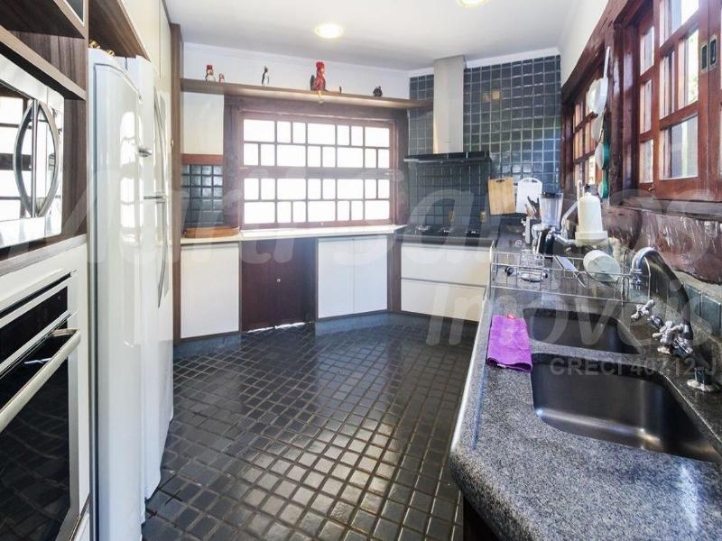Vende-se casa; 5 dormitórios (5 suítes); piscina; forno de pizza; casa de caseiro ou hóspede; vista para o mar; Engenho D'Água, Ilhabela; matrícula