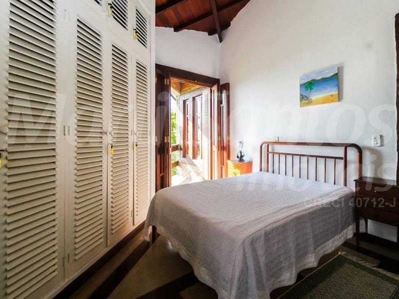 Vende-se casa; 5 dormitórios (5 suítes); piscina; forno de pizza; casa de caseiro ou hóspede; vista para o mar; Engenho D'Água, Ilhabela; matrícula