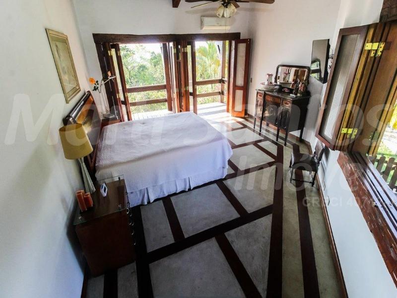 Vende-se casa; 5 dormitórios (5 suítes); piscina; forno de pizza; casa de caseiro ou hóspede; vista para o mar; Engenho D'Água, Ilhabela; matrícula