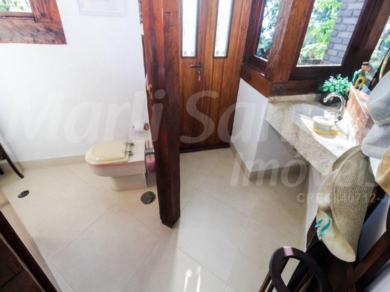 Vende-se casa; 5 dormitórios (5 suítes); piscina; forno de pizza; casa de caseiro ou hóspede; vista para o mar; Engenho D'Água, Ilhabela; matrícula