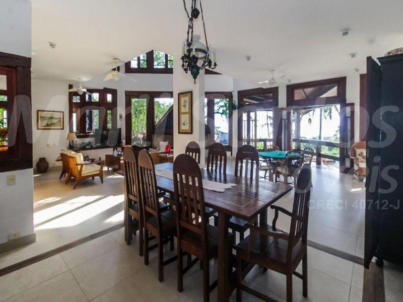 Vende-se casa; 5 dormitórios (5 suítes); piscina; forno de p