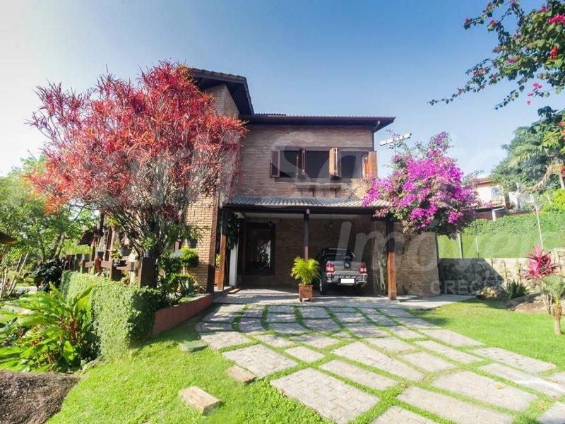 Vende-se casa; 5 dormitórios (5 suítes); piscina; forno de pizza; casa de caseiro ou hóspede; vista para o mar; Engenho D'Água, Ilhabela; matrícula