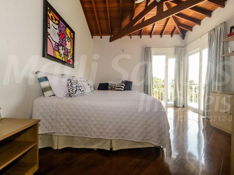 Casa alto padrão à venda com belíssima vista mar!