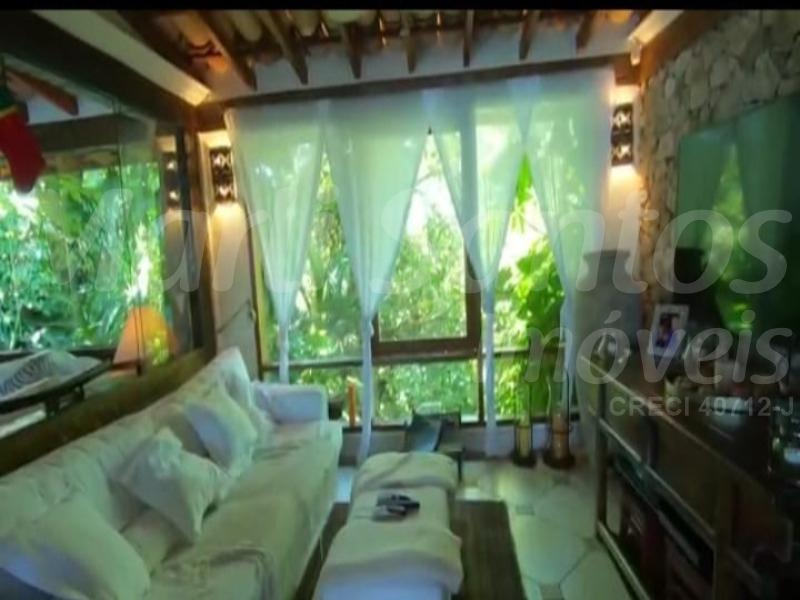 Belíssima casa na costeira à venda em ilhabela!