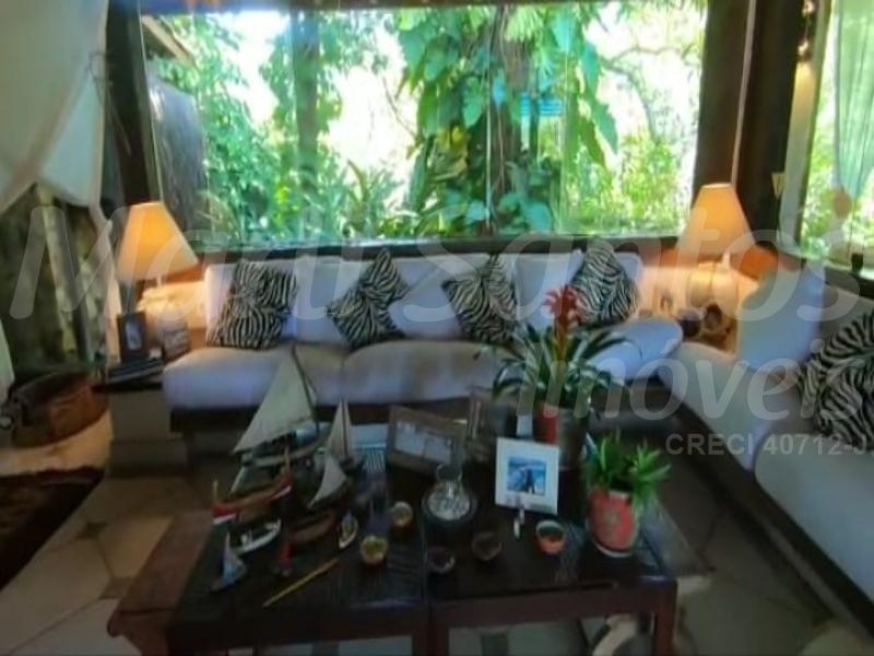 Belíssima casa na costeira à venda em ilhabela!