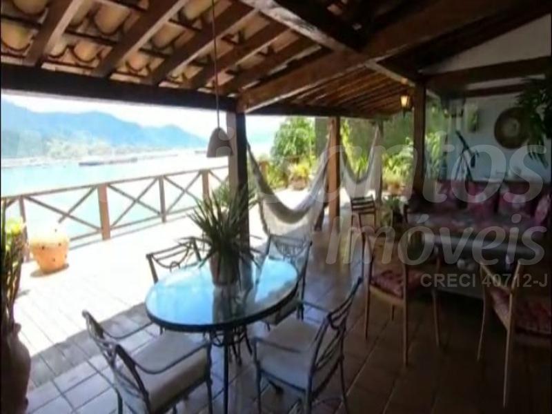 Belíssima casa na costeira à venda em ilhabela!