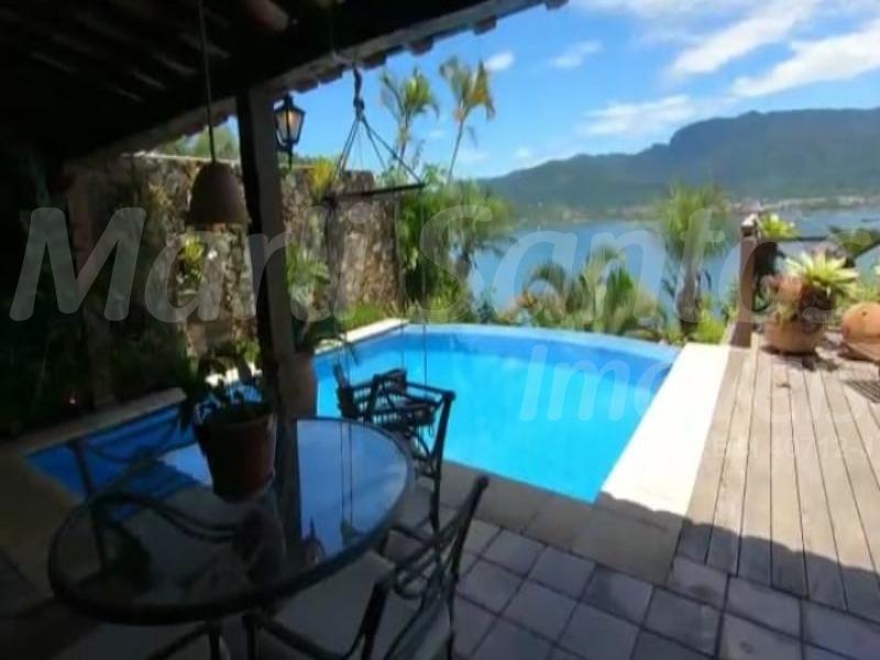 Belíssima casa na costeira à venda em ilhabela!
