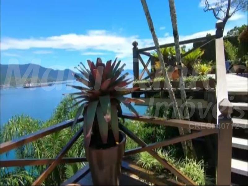Belíssima casa na costeira à venda em ilhabela!
