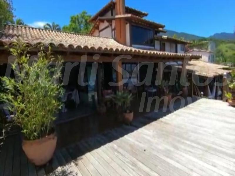 Belíssima casa na costeira à venda em ilhabela!