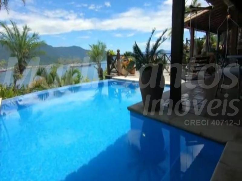 Belíssima casa na costeira à venda em ilhabela!