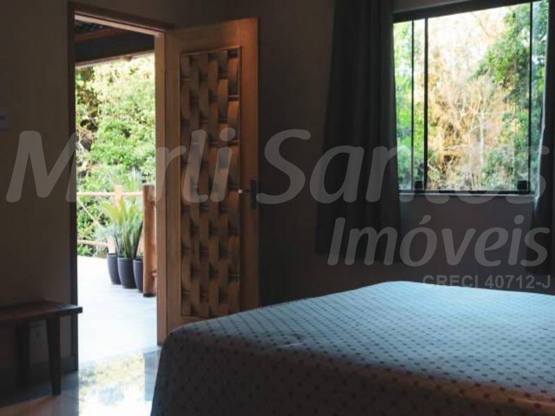 Casa nova em terreno amplo em ilhabela à venda, agende sua visita!