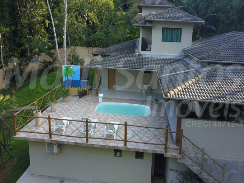 Casa nova em terreno amplo em ilhabela à venda, agende sua visita!