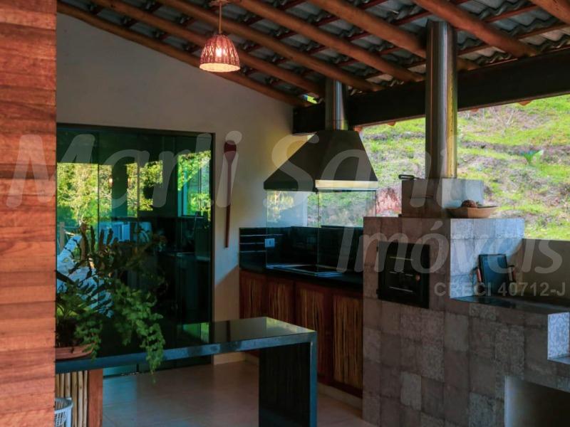 Casa nova em terreno amplo em ilhabela à venda, agende sua visita!